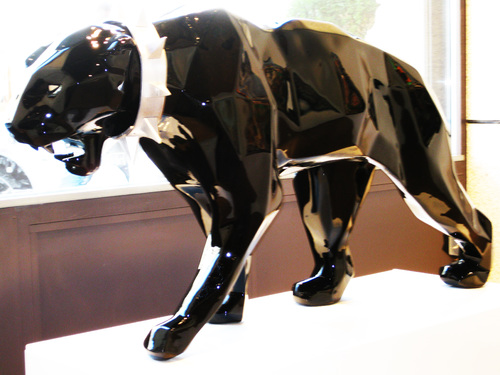 Wild panther - black w/ wild neck